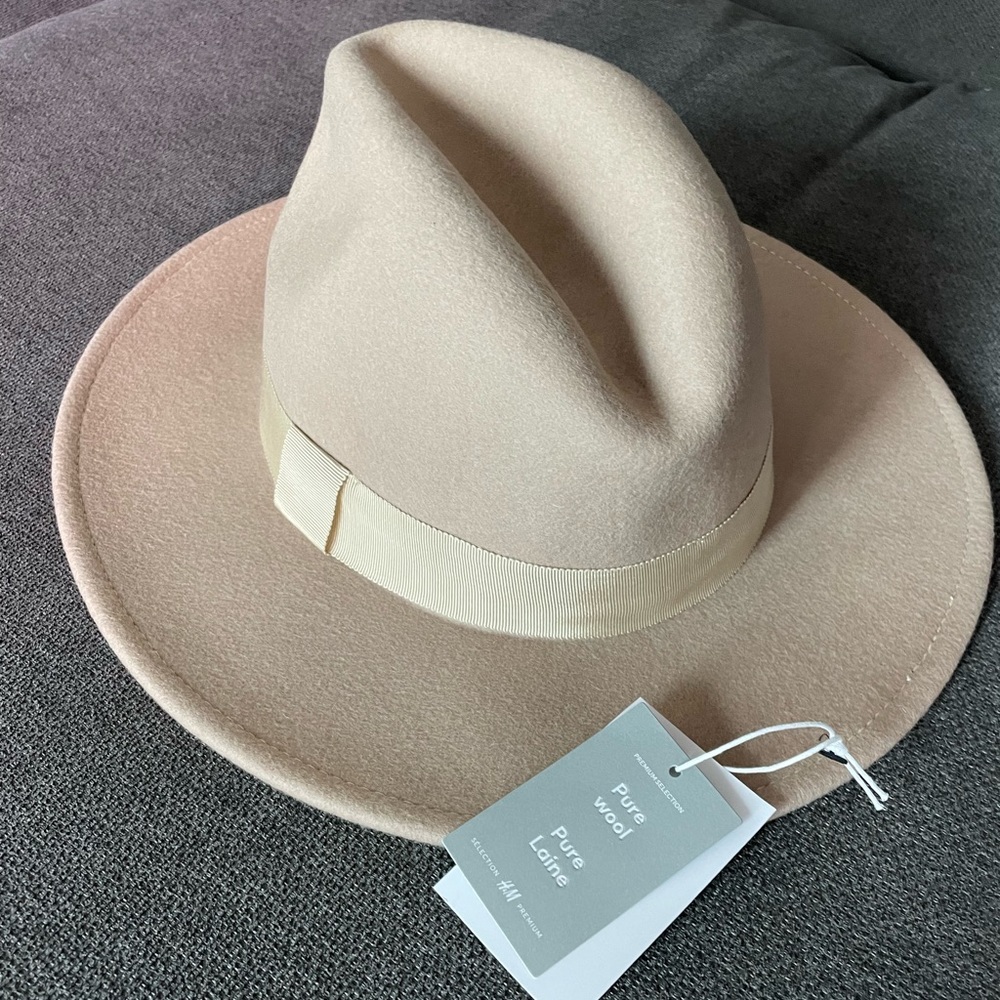 Wool hat medium